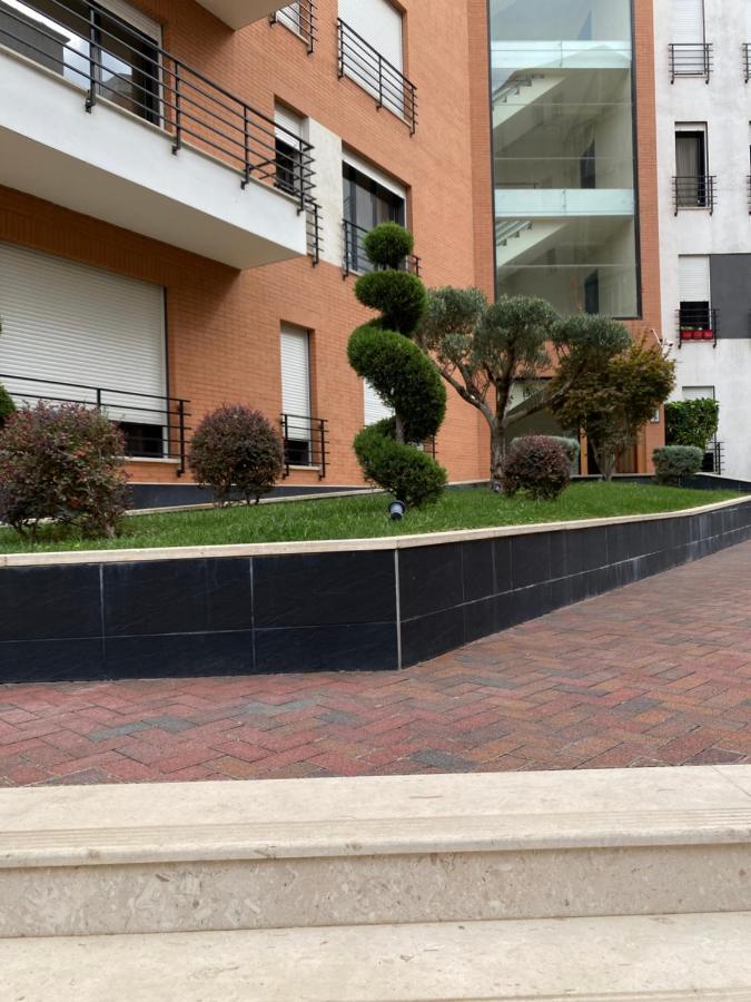 Nemis Apartments In The Centre Of Tirana Four Free Parking Zewnętrze zdjęcie