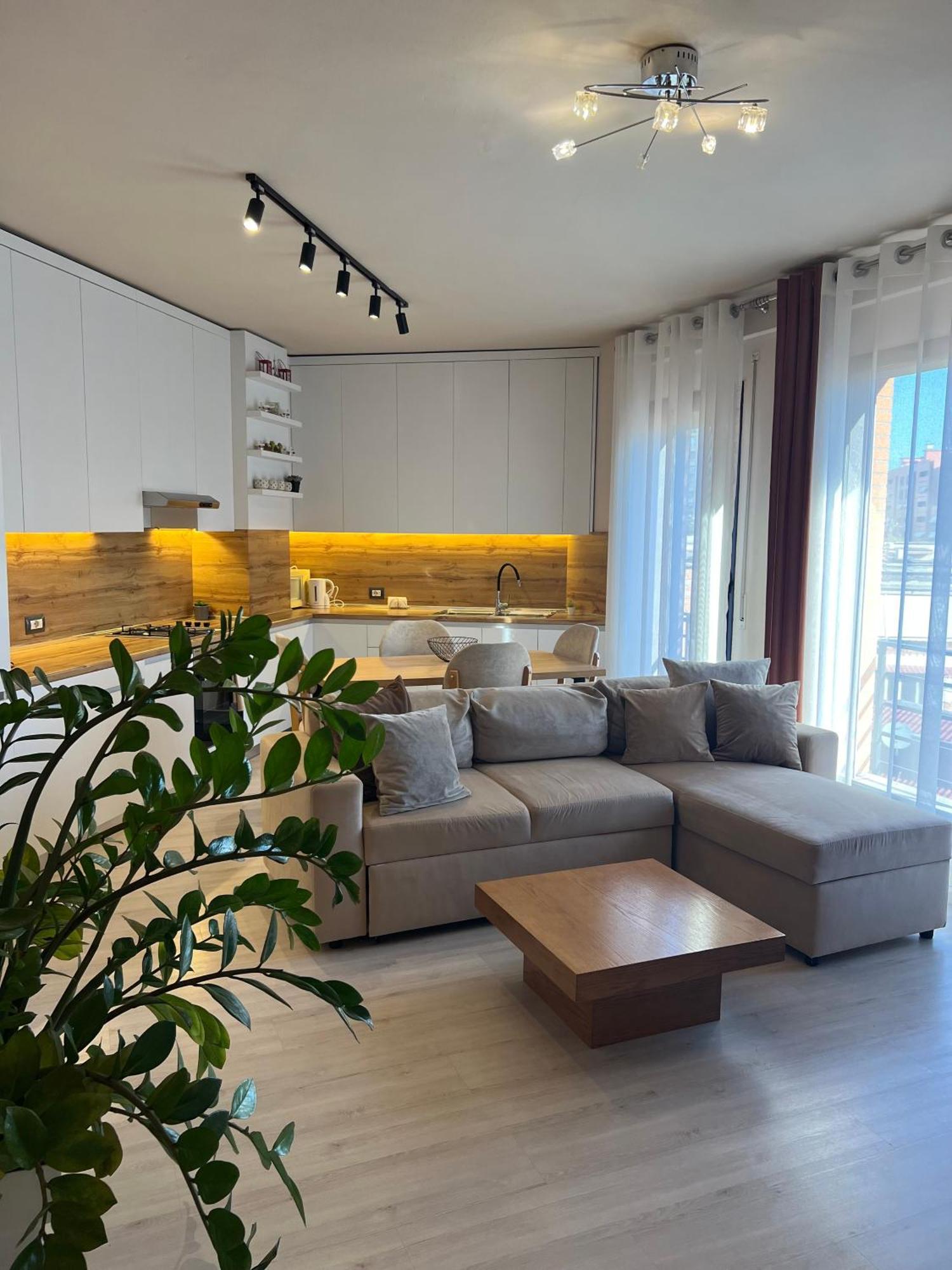 Nemis Apartments In The Centre Of Tirana Four Free Parking Zewnętrze zdjęcie